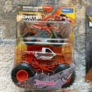Monster Jam Thunderroarus Truck & Bike set